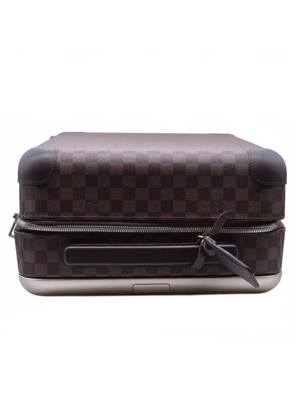Louis Vuitton exterior excellent